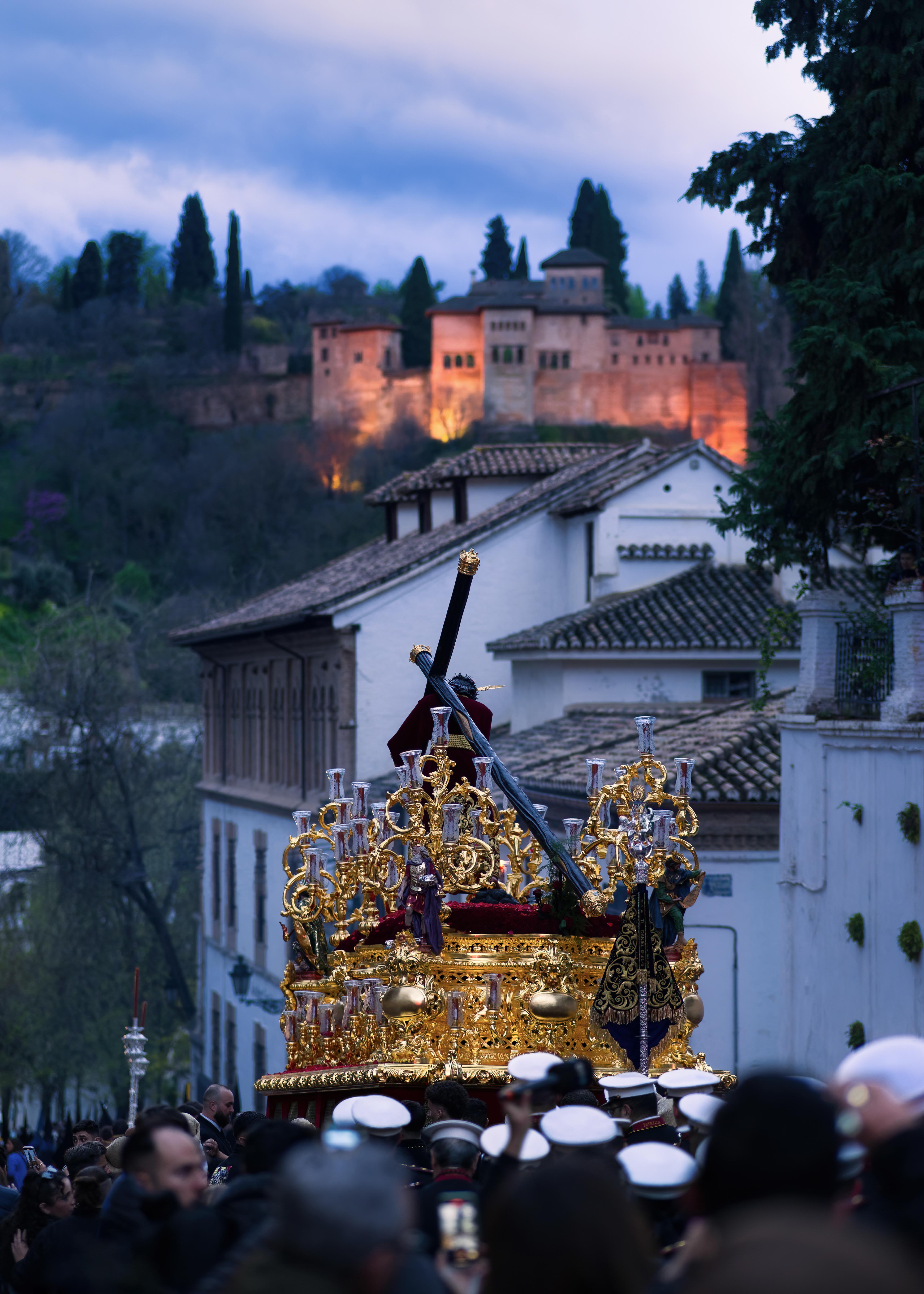 Padre Jesús de la pasión bajo la Alhambra