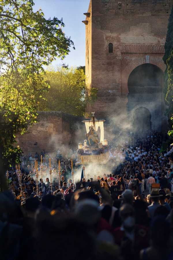 Santa María de la Alhambra en olor de multitud 