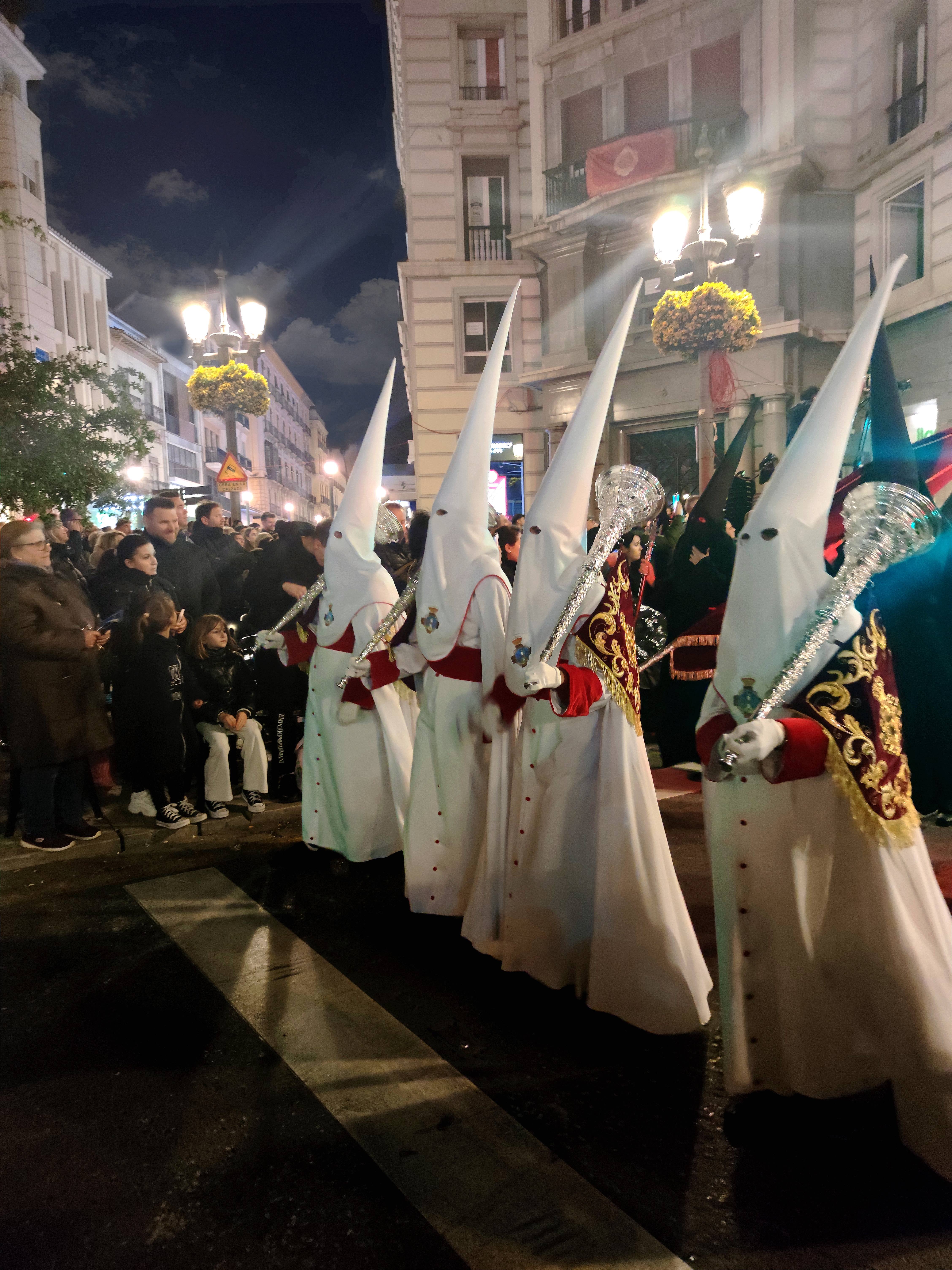 Linea blanca y roja